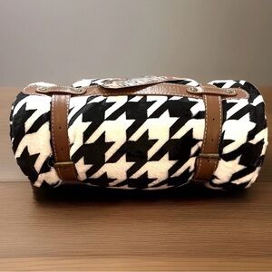 Blue Stallion Farm Black and White Houndstooth throw blanket